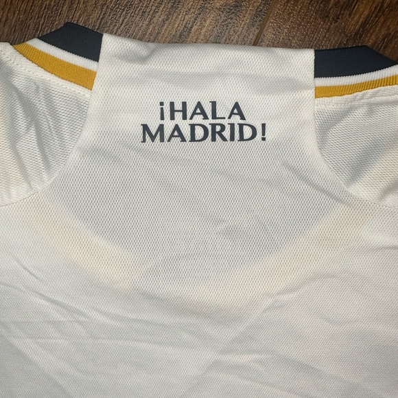 Beautiful Real Madrid Jersey with short Size M, L, available BRAND NEW! - Picture 2 of 8